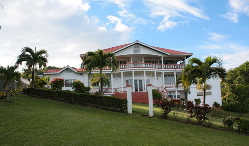 Hotel Alexandrina Kingstown Exterior photo