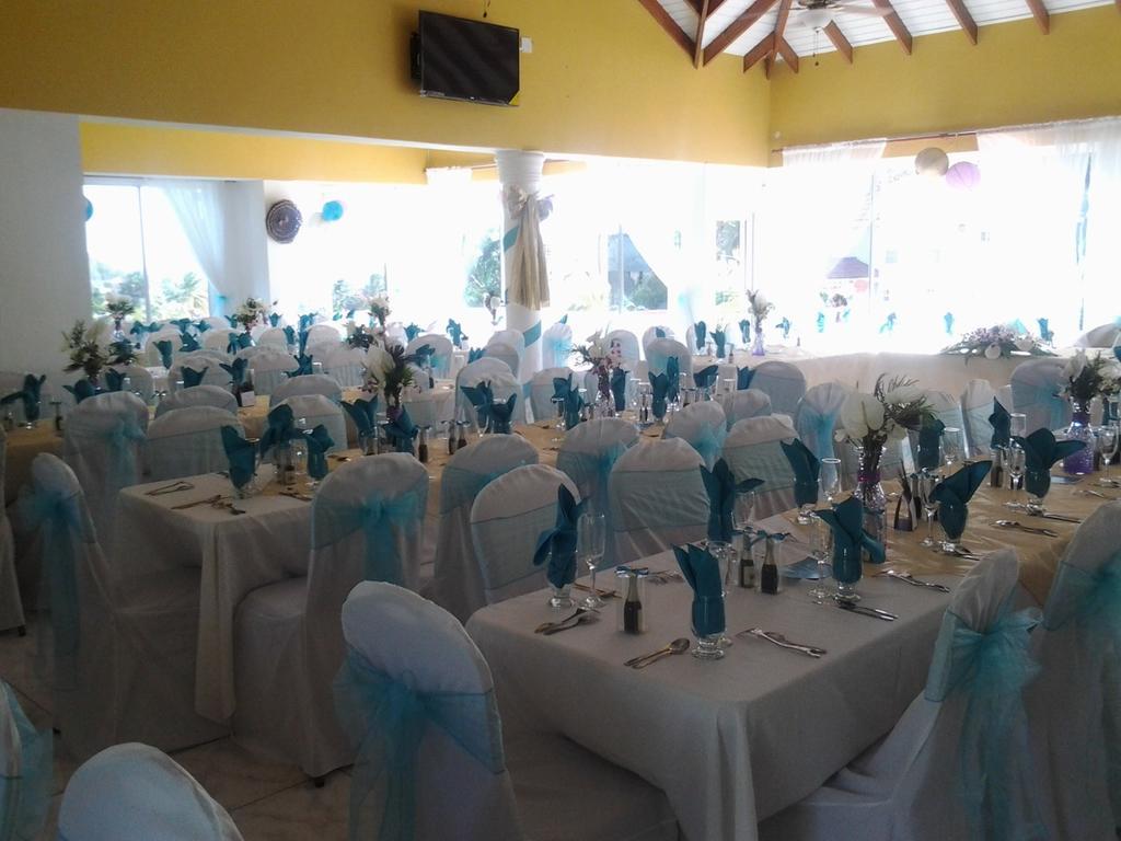 Hotel Alexandrina Kingstown Exterior photo