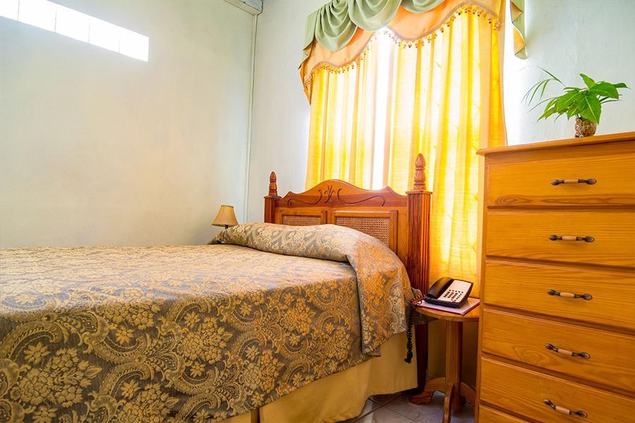 Hotel Alexandrina Kingstown Exterior photo