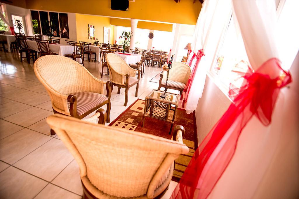 Hotel Alexandrina Kingstown Exterior photo