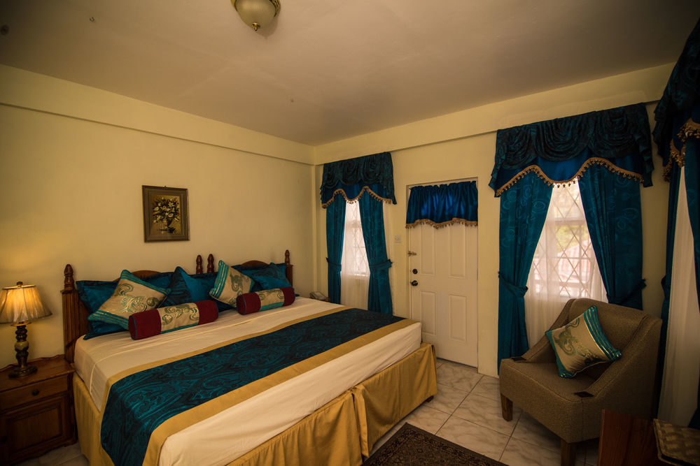 Hotel Alexandrina Kingstown Exterior photo