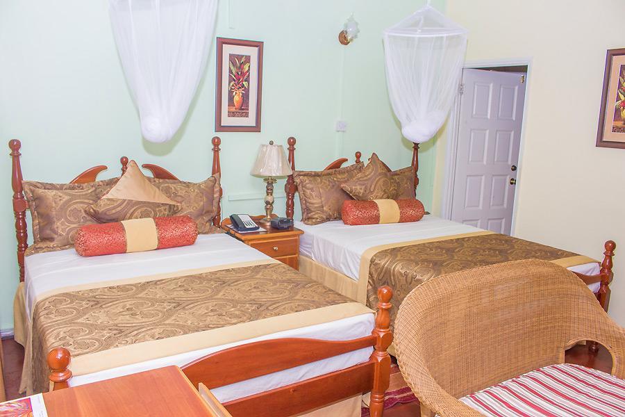 Hotel Alexandrina Kingstown Exterior photo